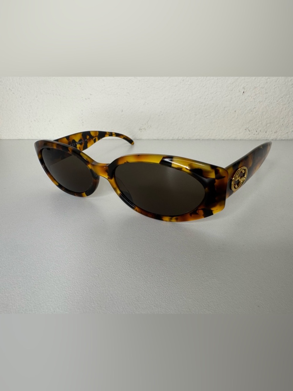 Gucci Tortoiseshell Oval Sunglasses - Gold Logo
